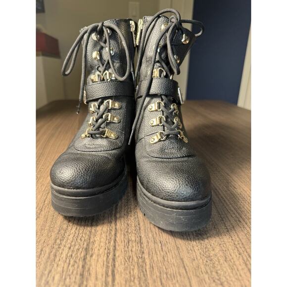 Guess combat boots with gold accents, zip on the sides size 7.5 - Picture 2 of 9